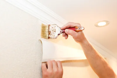 Pose de papier peint à Arras-en-Lavedan — revêtements muraux et toiles de verre